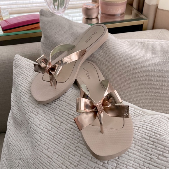 Guess cute bow slides :) - Picture 1 of 4